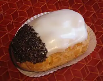 Glaçage blanc.
