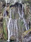 Une autre vue de la cascade.