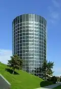 Bâtiment où les acheteurs récupèrent leur voiture.