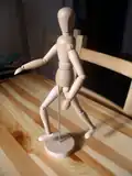 Mannequin en bois comme modèle artistique.