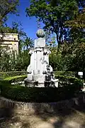 La sculpture de la Grenade.