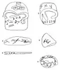 Objets avec signes et dessins.