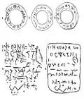Bracelets en schiste avec signes et transcriptions de tablette.