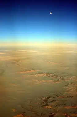 Vue aérienne du désert à 9&nbsp;000 m d'altitude, janvier 2006.