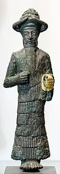 Statuette d'une divinité, cuivre à l'origine entièrement couvert d'or, début IIe millénaire.