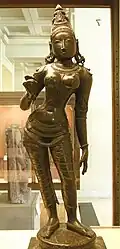 Une statue de la déesse Parvati en position tribhang (Inde du Sud, moitié du 16e siècle).