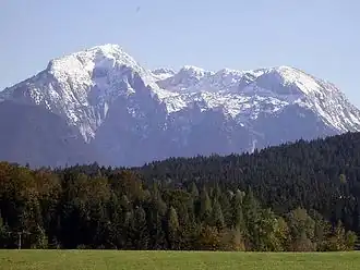 Vue de gauche à droite des sommets du Hoher Göll, des Archenköpfe, du Brettriedel, du Hohes Brett.