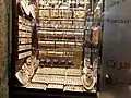 Vitrine de bijoux en or