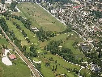Vue aérienne du golf et de l'hippodrome d'Aix-les-Bains