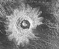 Golubkina, gigantesque volcan d'une trentaine de km diamètre ou cratère de 34&nbsp;km creusé par une météorite ?