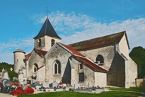 Côté sud et abside depuis l'enclos.