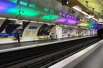 Les quais avant la reprise partielle de la décoration.