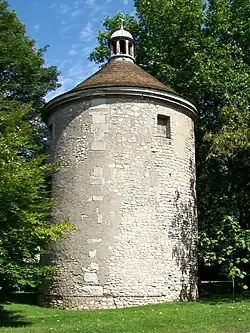 Le colombier d'Orgemont, 1 rue de Paris, probablement du XVIIIe&nbsp;siècle.