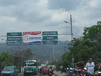 Passage de la frontière sur le Pont Simón Bolívar.