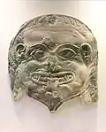 15917 Tête de Gorgone en bronze, provenant du temple d'Athéna Chalkioikos à Sparte. Vers -500.