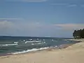 Plage sablonneuse sur les rives du lac Baïkal