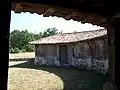 Vue de l'intérieur de la bergerie (août&nbsp;2012)