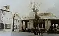 Les anciennes halles (construites vers 1867) au début du XXe&nbsp;siècle.
