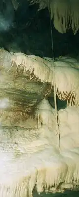 Photo de grande concrétion dans la rivière des Vitarelles