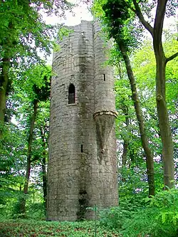Château de la Tour : fausse tour médiévale.