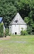 Tour en pierre, vestige actuel de l'abbaye.