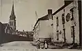 Goven : l'église et la place (côté nord) au début du XXe&nbsp;siècle (carte postale).