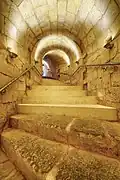 Escalier secondaire, menant au fossé restauré