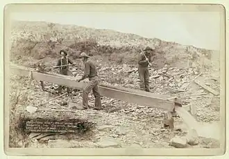 Photo noir et blanc d'orpailleurs