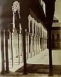 La Cour des Lions à l'Alhambra de Grenade.