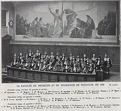 En 1929, elle siège avec tous les professeurs toulousains dans le grand amphithéâtre de la faculté (4e au 1er rang).