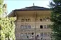 Quelques-unes des nombreuses fenêtres « du plus grand chalet des Alpes ».