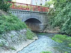 Pont sur l'Ouanne à Grandchamp.