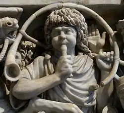 Soldat jouant du buccin (Rome antique, IIIe siècle apr. J.-C.).