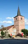 Monument aux morts et église de Granges-sur-Vologne.