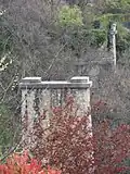 Grasse-PeymeinadeAvenue Louis Icard. Viaduc des Ribes. Tête d’une pile 43°&nbsp;38′&nbsp;51,7″&nbsp;N, 6°&nbsp;54′&nbsp;12,4″&nbsp;E