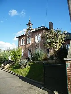 Mairie-école.