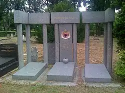Cénotaphe de Zog Ier, dans la partie musulmane du cimetière.