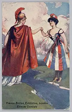 deux femmes se tiennent la main