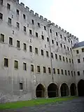 Vue depuis la cour du Musée de la Cour d'Or