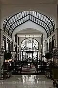 Galerie du passage couvert de l'hôtel Four Seasons