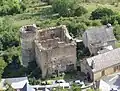 Grèzes et son château en ruine