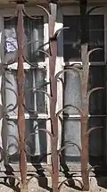 Grille en épis, tranchée à chaud, au burin