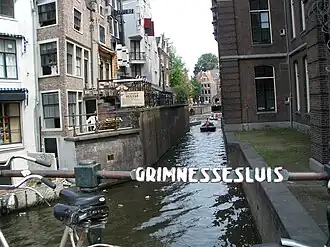 Vue du Grimburgwal depuis le Grimnessesluis.