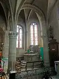 Vue par la 4e&nbsp;grande arcade sur le sanctuaire.
