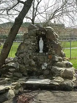 La grotte Notre-Dame-de-Lourdes.