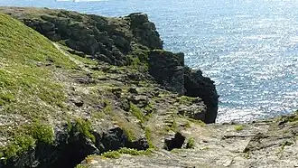 La « Grotte aux moutons » qui sert d'entrée au « Trou du tonnerre » près de la pointe de Pen-Men.