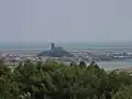 La tour vue depuis la garrigue.