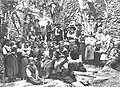 Groupe d'habitants de Las Hurdes en Estrémadure ; photographie publiée dans la revue La Ilustración Española y Americana, 30 juin 1908, p. 393.