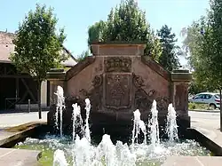 Une fontaine.