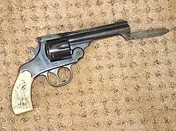 Revolver H&R de type Top-Break avec couteau